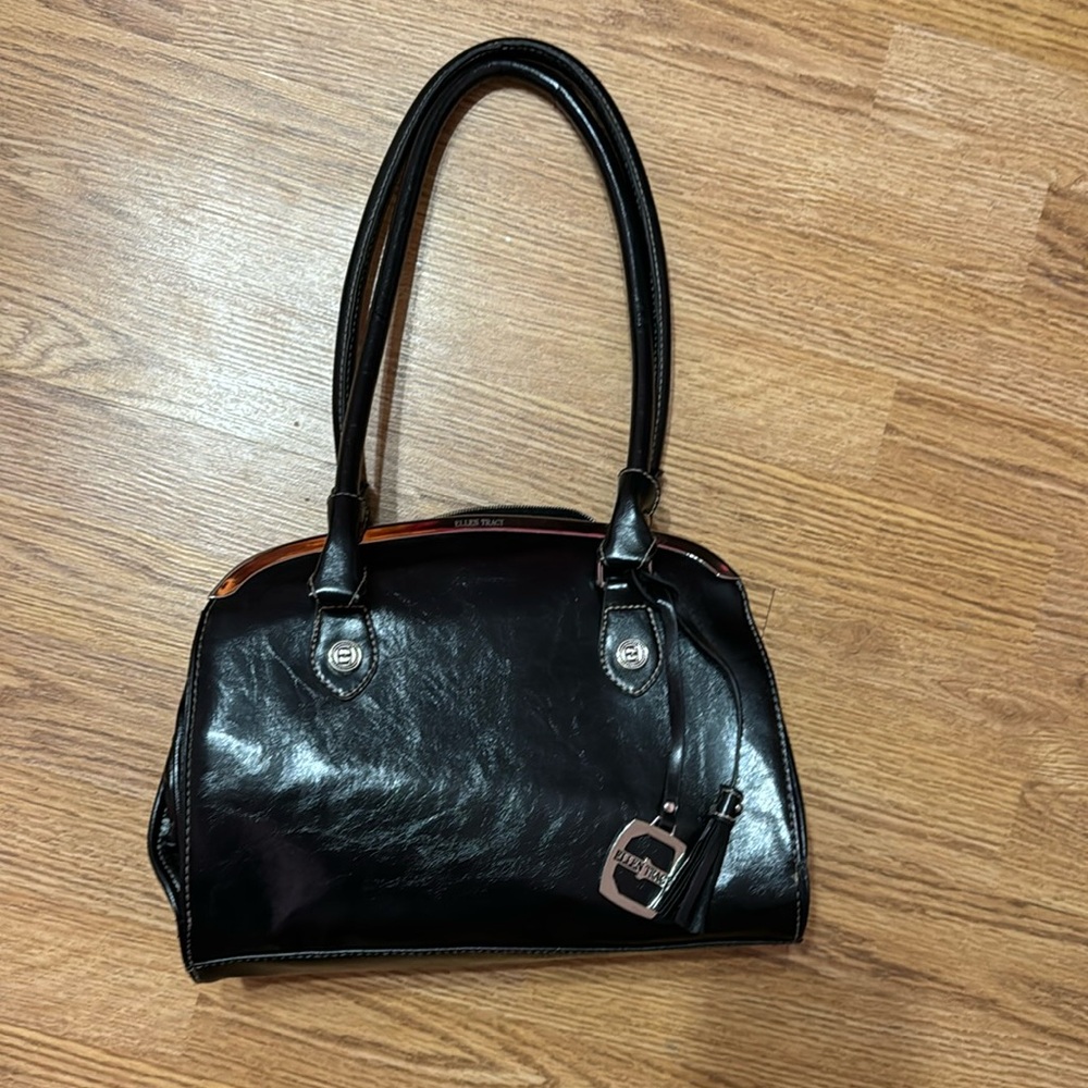 ELLEN TRACY BAG  A Clasic
